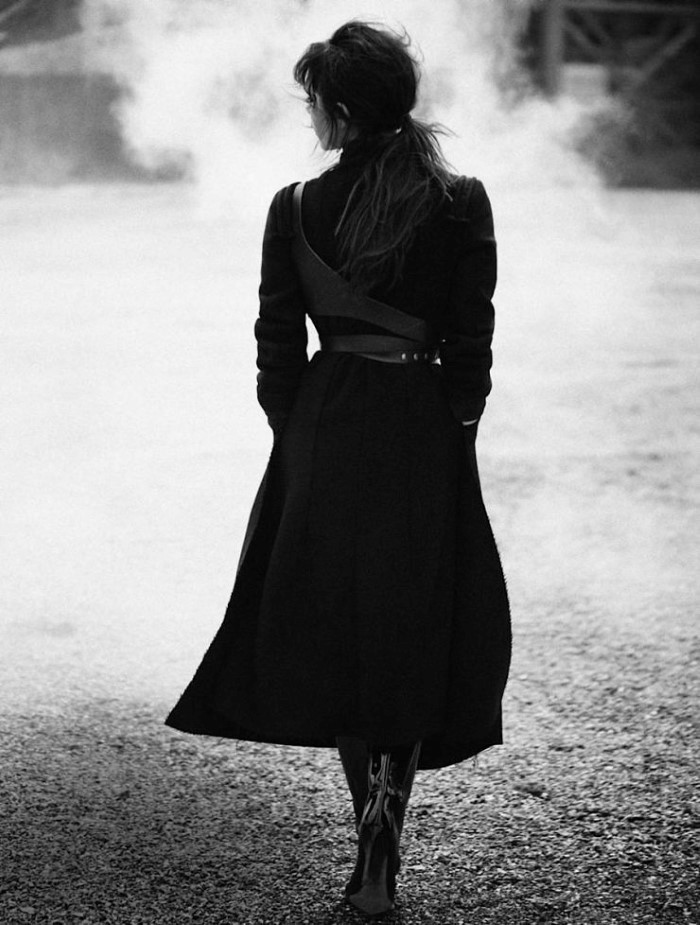 victoria-beckham-by-boo-george-for-vogue-germany-november-2015.jpg