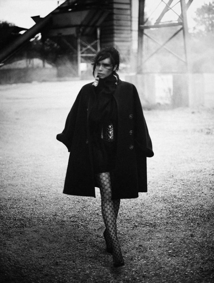 victoria-beckham-by-boo-george-for-vogue-germany-november-2015-5.jpg