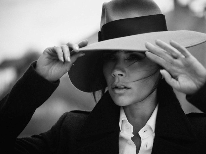 victoria-beckham-by-boo-george-for-vogue-germany-november-2015-8.jpg