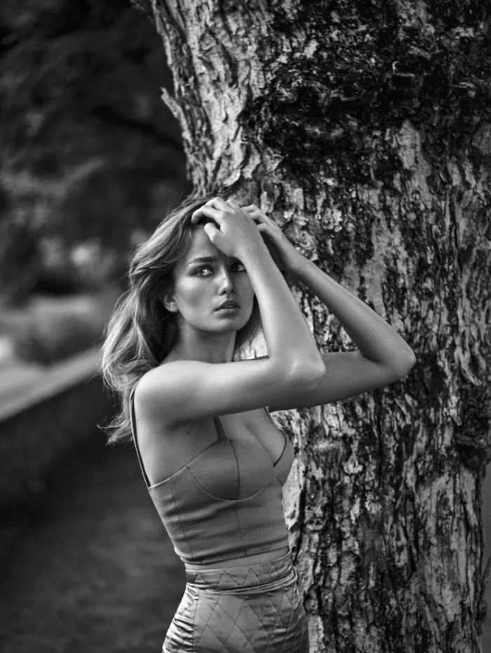 andreea-diaconu-by-lachlan-bailey-for-vogue-china-november-2015-2.jpg