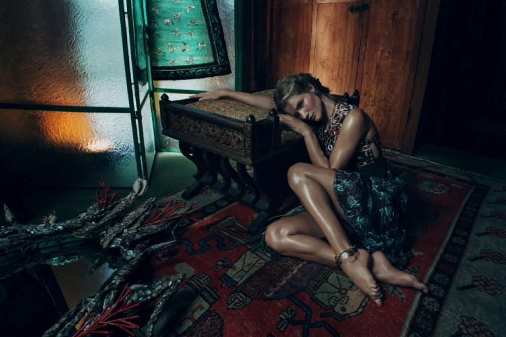 rosie-huntington-whiteley-by-sebastian-kim-for-vogue-korea-november-2015-3.jpg