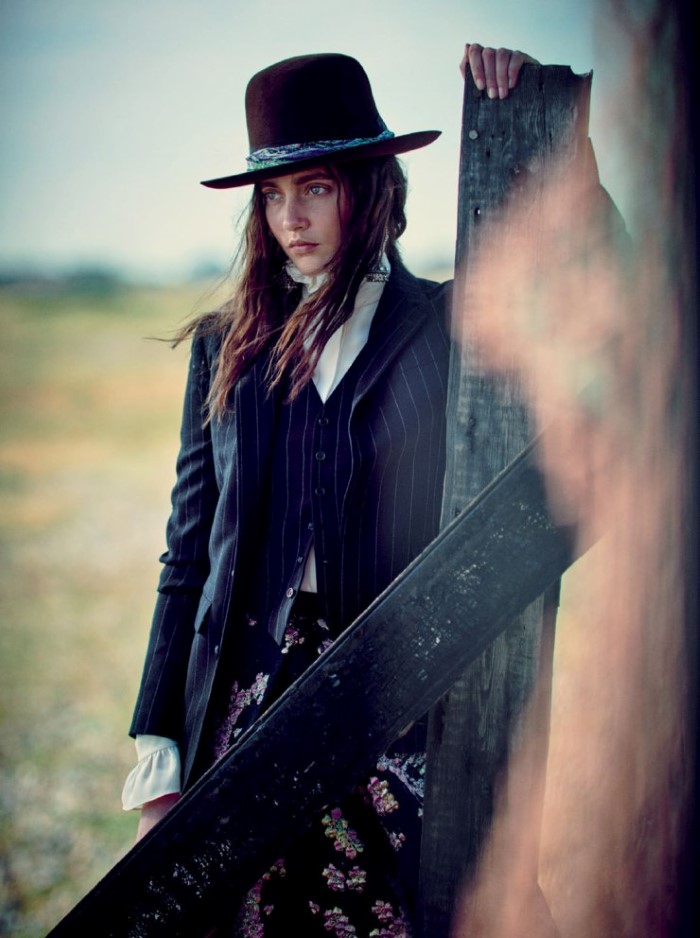 matilda-lowther-by-serge-leblon-for-vogue-turkey-october-2015.jpg