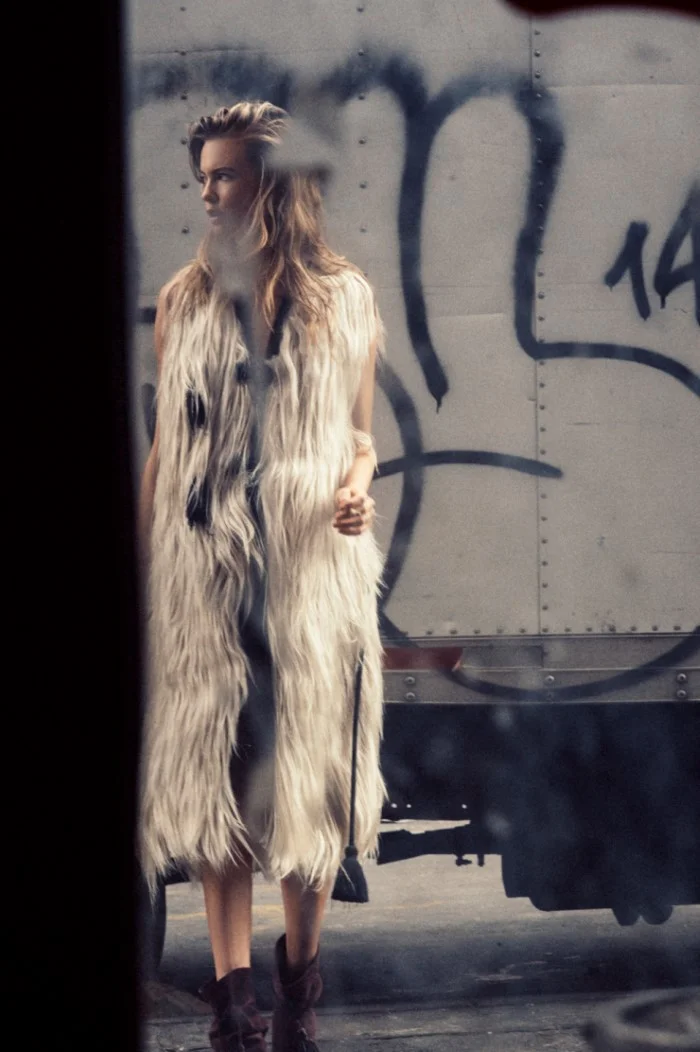 behati-prinsloo-by-hugh-lippe-for-so-it-goes-magazine-fall-winter-2015-11.jpg
