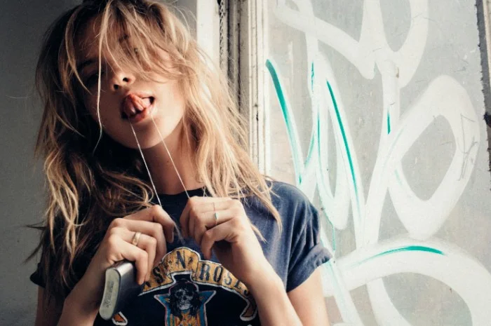 behati-prinsloo-by-hugh-lippe-for-so-it-goes-magazine-fall-winter-2015-12.jpg