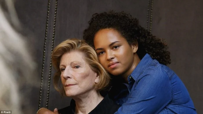 agnes-gund-sadie-rain-hope-gund-annie-leibovitz-pirelli-2016-.jpg