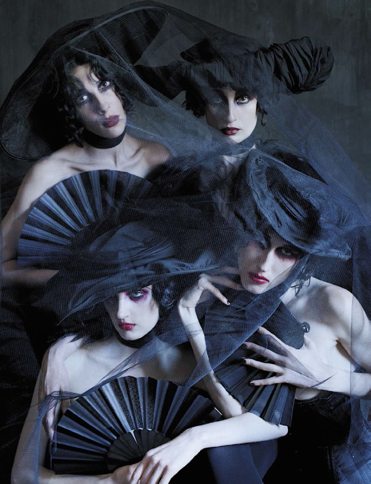 anna-cleveland-christina-carey-erin-oconnor-jamie-bochert-by-tim-walker-for-vogue-italia-december-2015.jpg