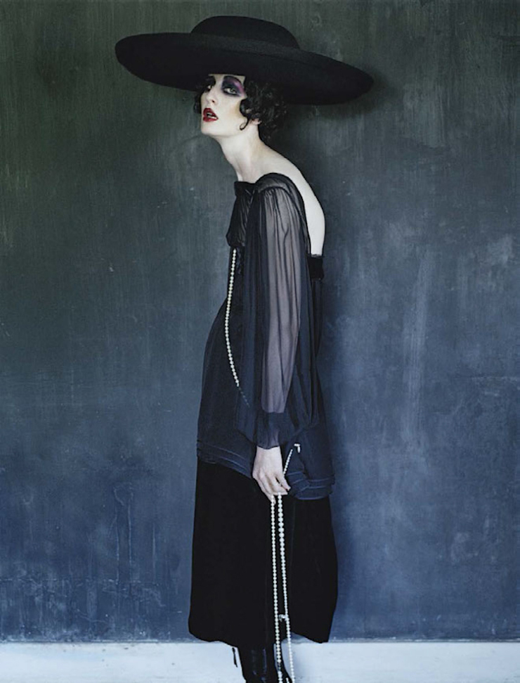 anna-cleveland-christina-carey-erin-oconnor-jamie-bochert-by-tim-walker-for-vogue-italia-december-2015-4.jpg