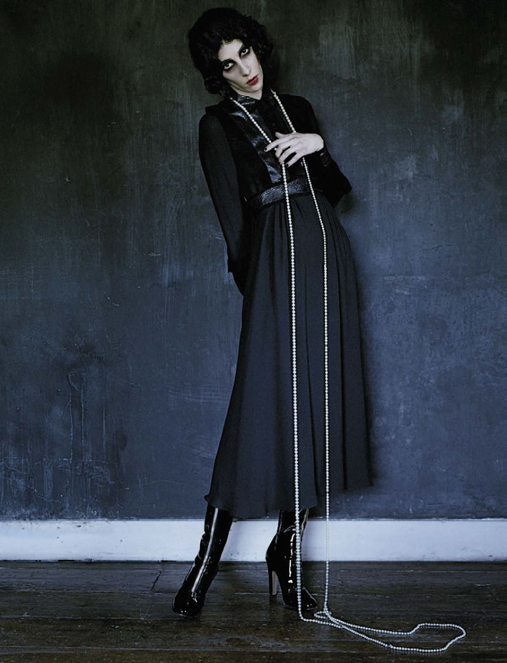 anna-cleveland-christina-carey-erin-oconnor-jamie-bochert-by-tim-walker-for-vogue-italia-december-2015-14.jpg