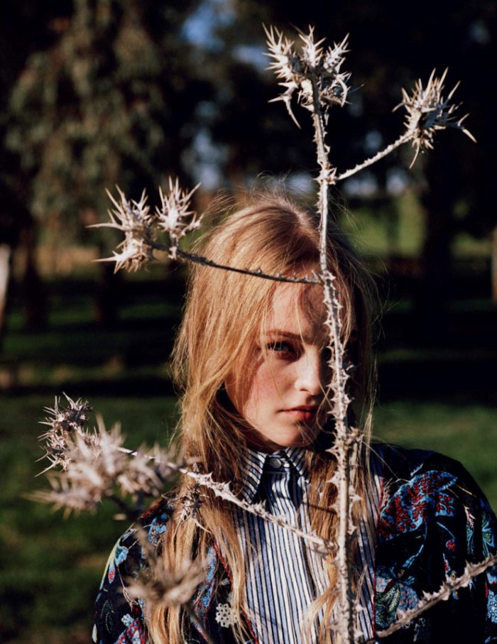 Jean Campbell Enjoys 'Country Life' In Alasdair McLellan Images For ...