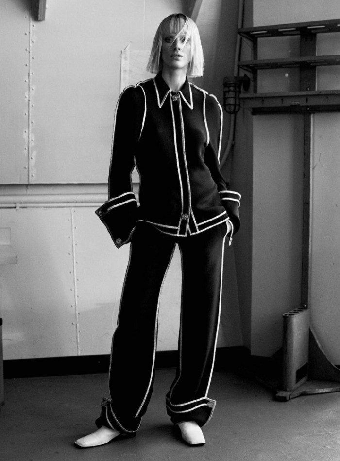 iselin-steiro-by-josh-olins-for-vogue-uk-march-2016-2.jpg