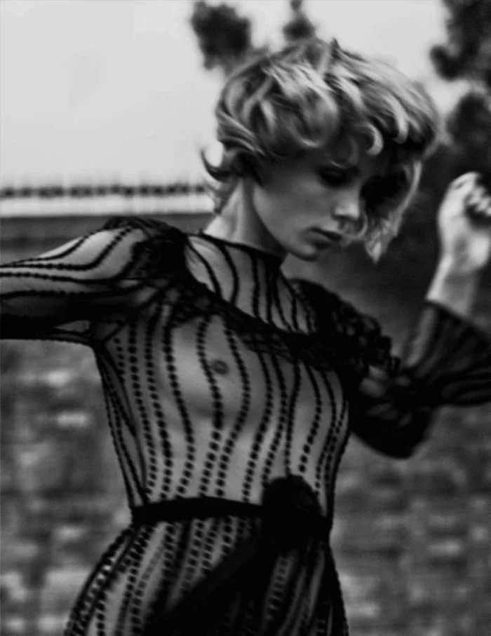 edie-campbell-by-iango-henzi-and-luigi-murenu-for-vogue-germany-april-2016-9.jpg