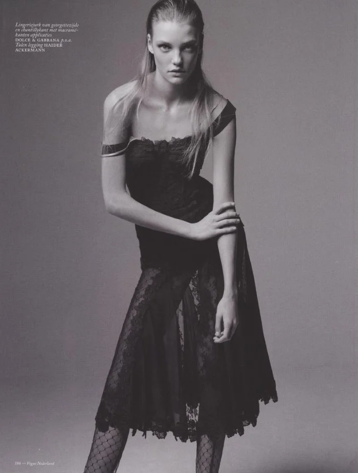 Roos Abels-Estella-Boersma-thomas-schenk-vogue-netherlands- (5).jpg