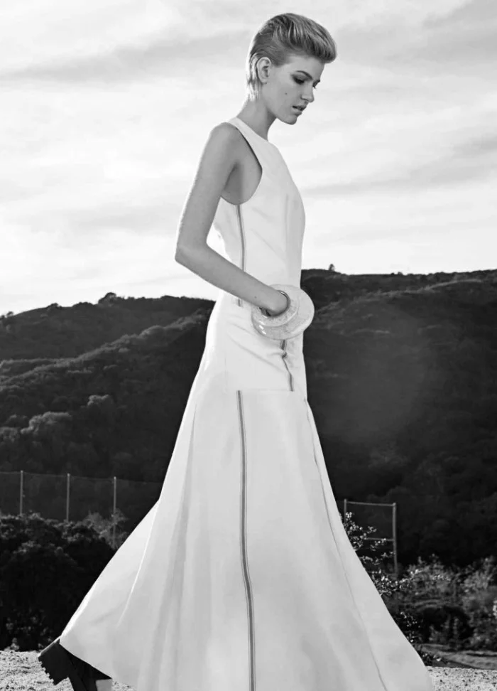 louise-parker-by-beau-grealy-for-harper_s-bazaar-australia-april-2016-8.jpg