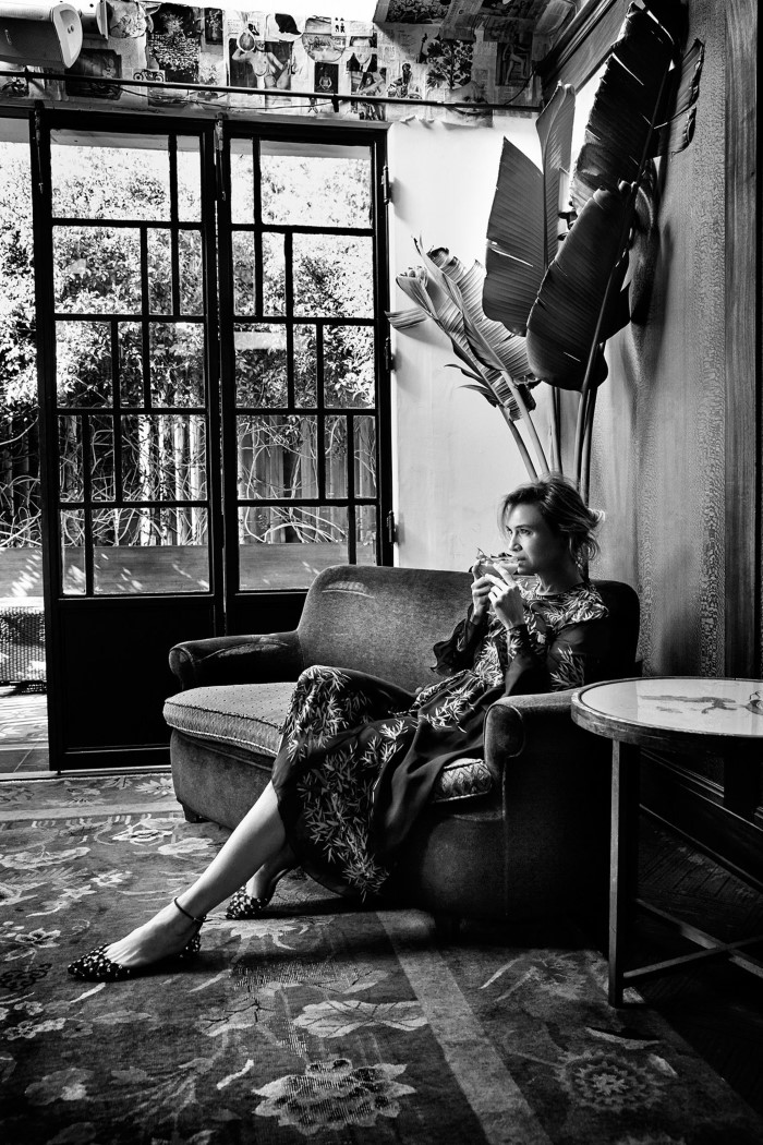 Vogue_UK-July_2016-Renee_Zellweger-by-Patrick_Demarchelier-03.jpg