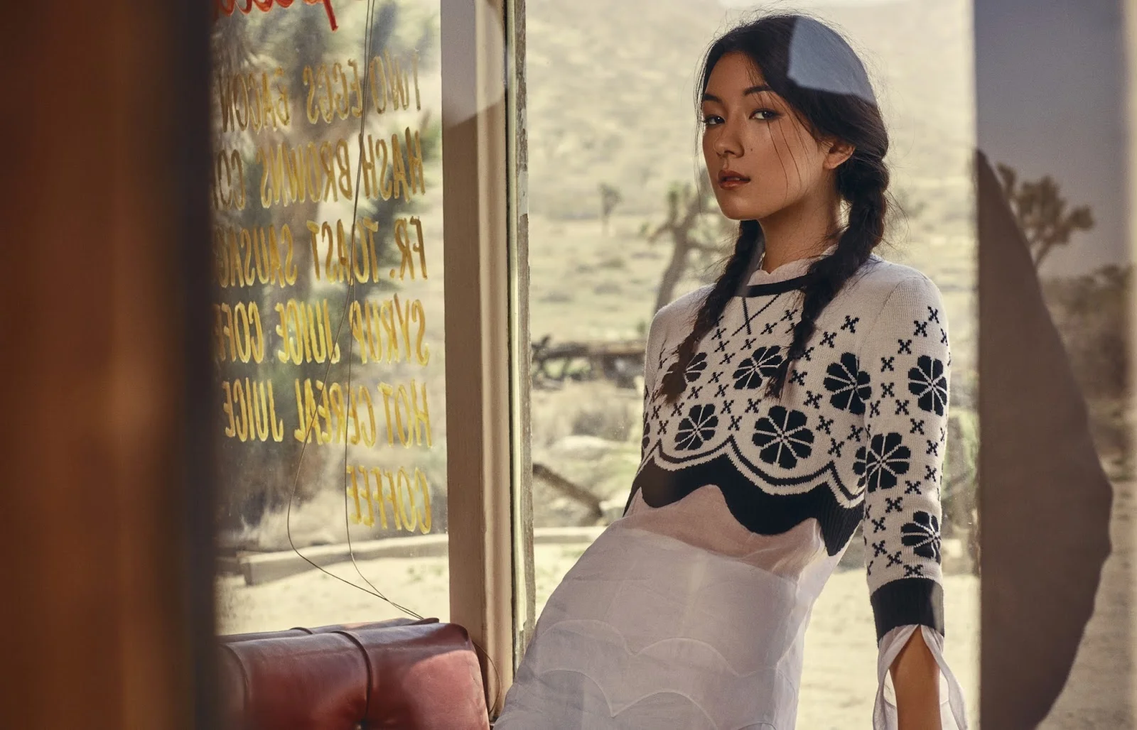 natasga-liu-bordizzo-shxpir-harpers'bazaar-china-june-2016- (1).jpg