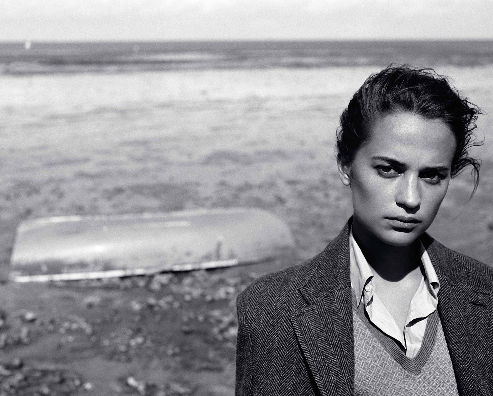 alicia-vikander-alasdair-mclellan-vogue-uk-aug- (6).jpg