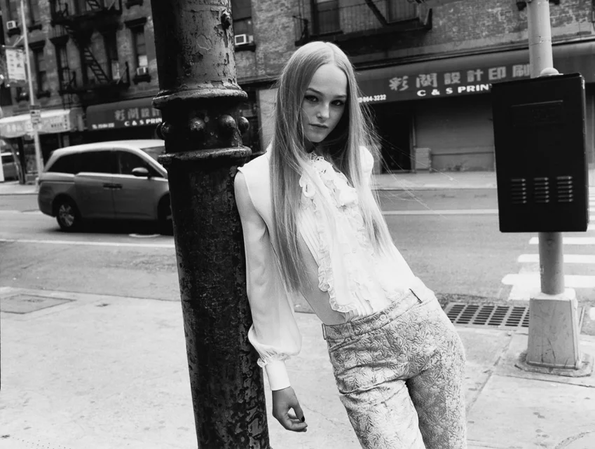 Vogue-UK-August-2016-Jean-Campbell-and-Lily-Stewart-by-Angelo-Penetta-1-2.jpg