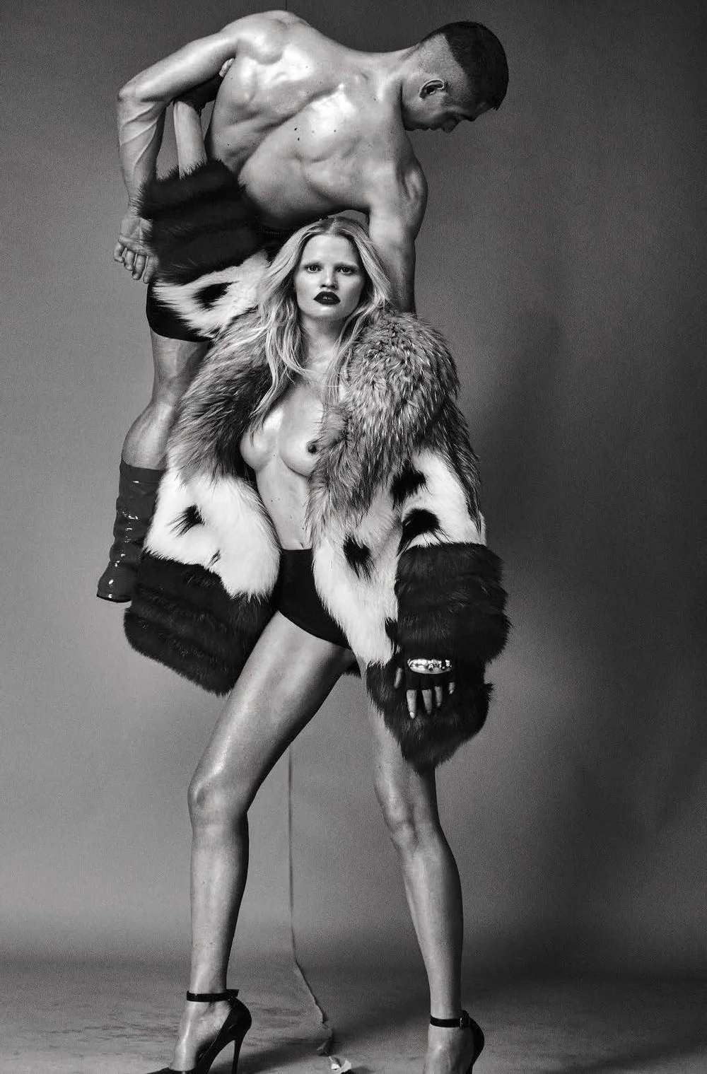 Vogue-Italia-August-2016-Lara-Stone-by-Steven-Klein-00a.jpg