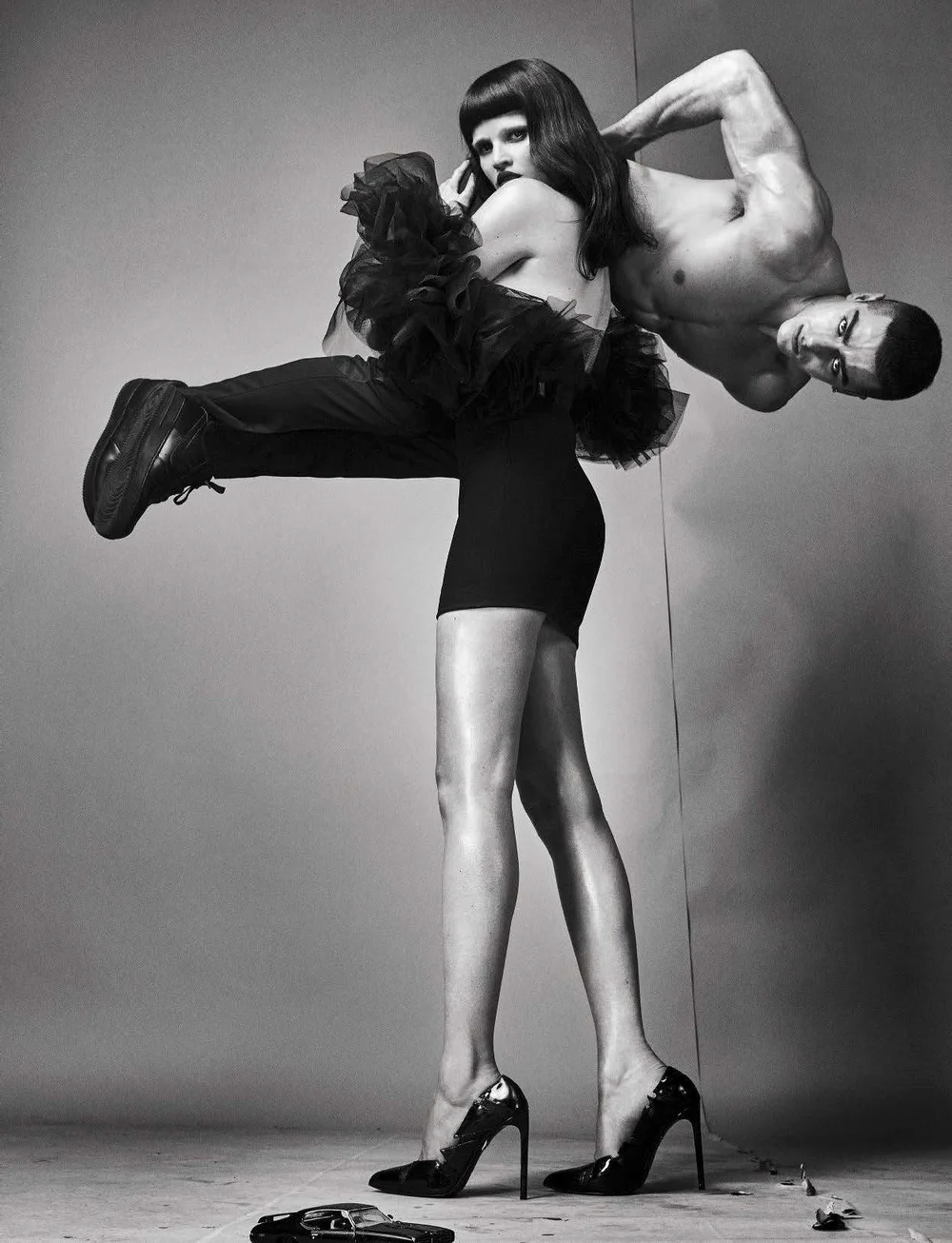 Vogue-Italia-August-2016-Lara-Stone-by-Steven-Klein-06.jpg