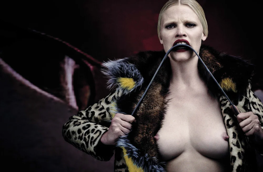 Vogue-Italia-August-2016-Lara-Stone-by-Steven-Klein-07.jpg