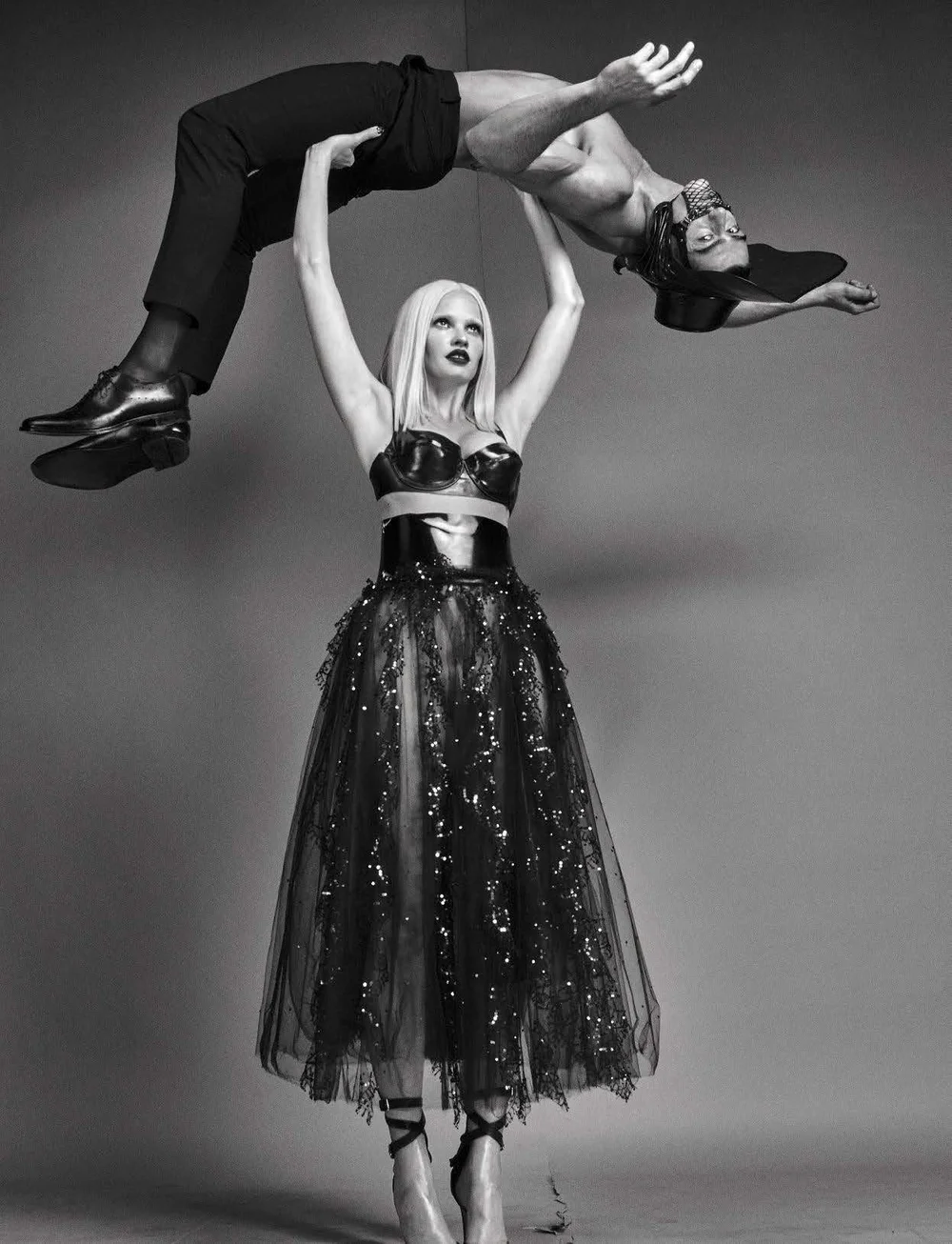 Vogue-Italia-August-2016-Lara-Stone-by-Steven-Klein-08.jpg