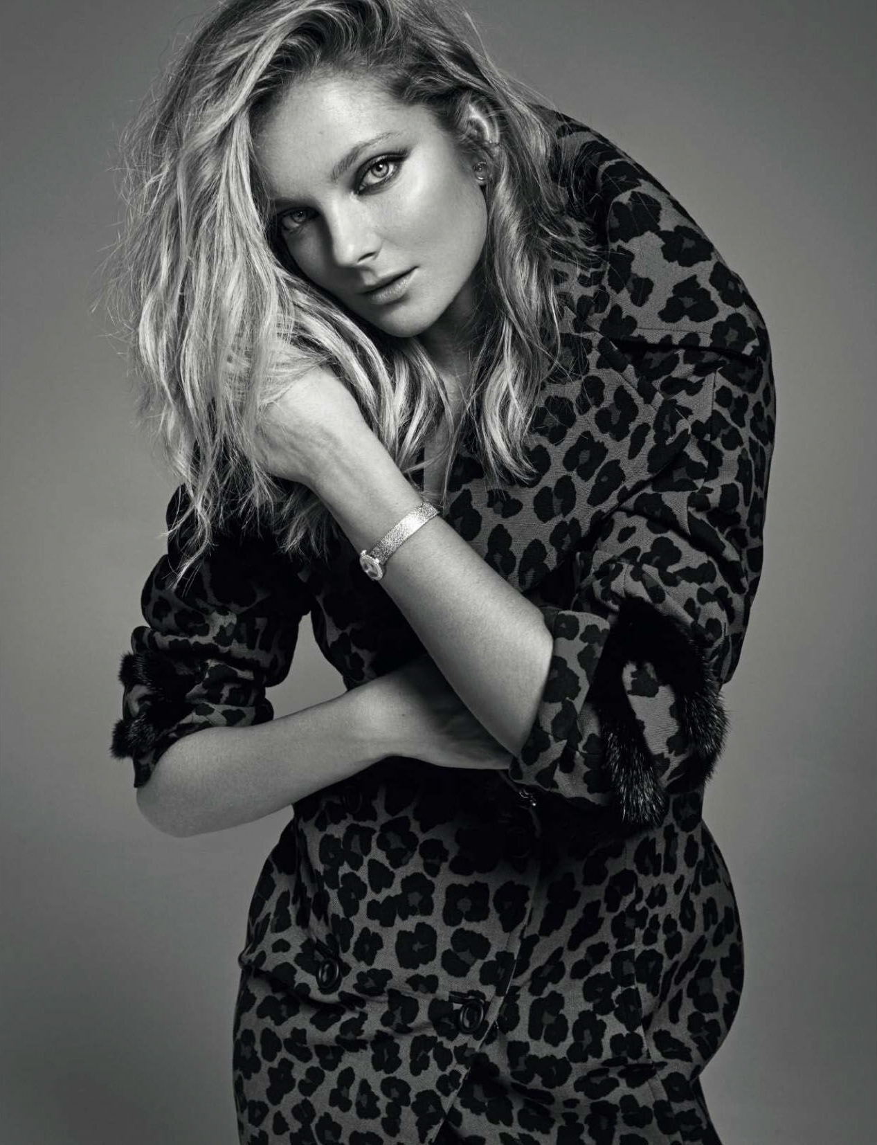 Elle_Spain-September_2016-Eniko_Mihalik-by-Xavi_Gordo-01.jpg