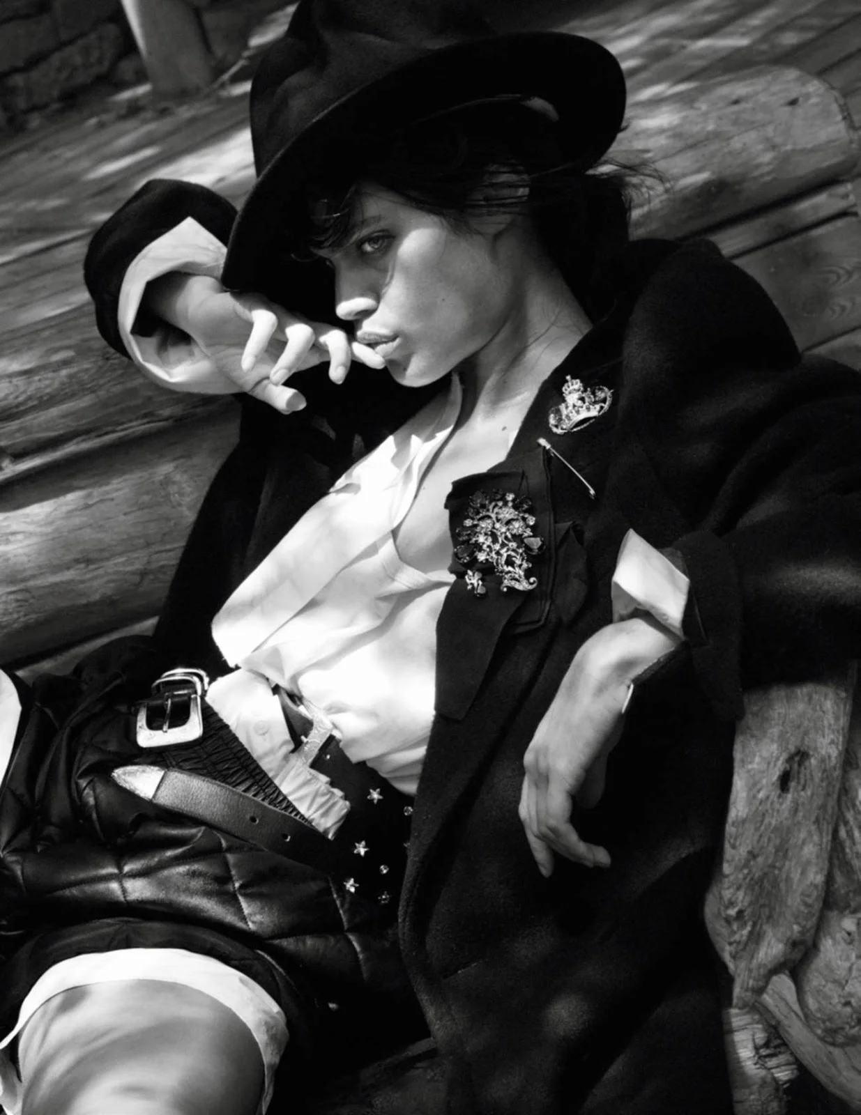 Vogue_Paris_-_Octobre_luna-bijl-sara-sampaio-david-sims- (9).jpg
