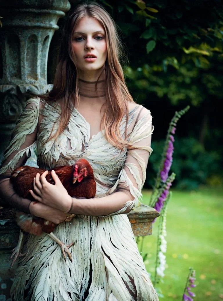 女性情報誌 Vogue Italia July 2019 Gigi Hadid Gigi Hadid covers Vogue Italia July 2019 by Alasdair
