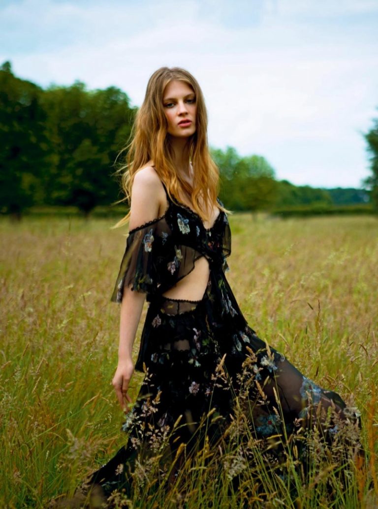 Florence-Kosky-Dreamy-Dresses-Bazaar-UK-guinevere-van-seenus-vogue-portugal- (12).jpg