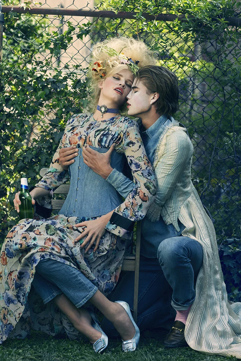 Lara-Stone-by-Sebastian-Faena-for-CR-Fashion-Book-No.9-1.jpg