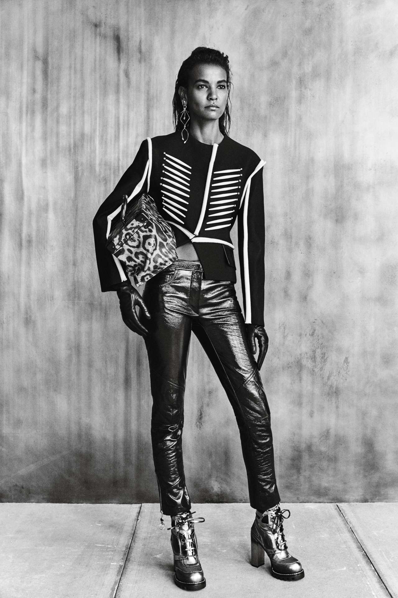 Vogue-Brasil-October-2016-Louis-Vuitton-Nicolas-Ghesquiere-Liya-Kebede-by-Patrick-Demarchelier-03.jpg