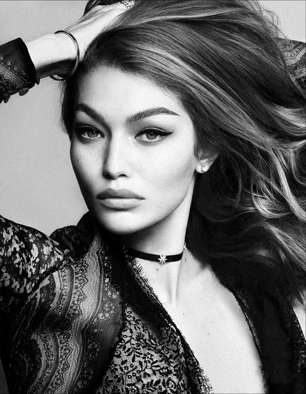 vogue-japan-december-2016-gigi-hadid-by-luigi-and-iango-08.jpg