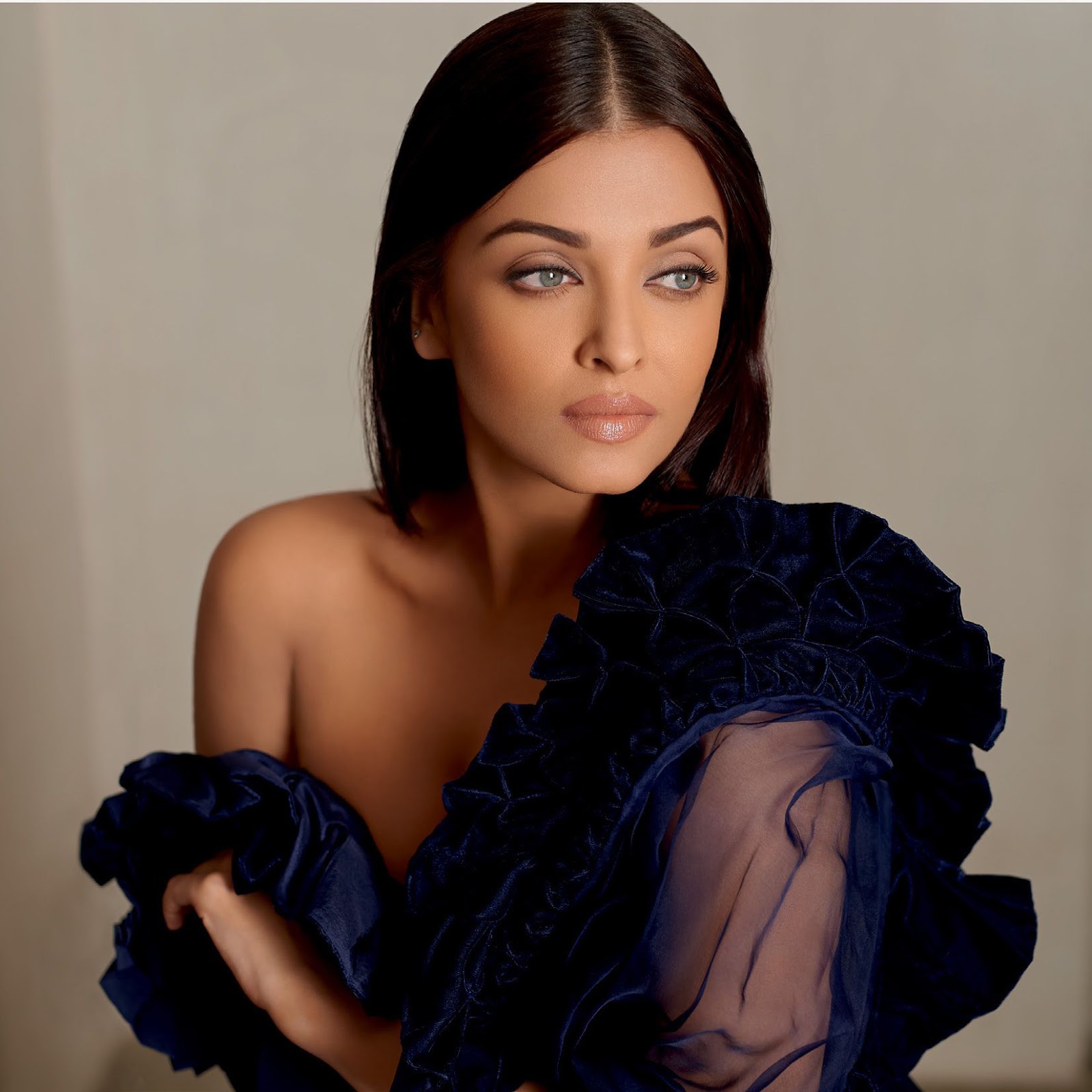 Harpers Bazaar India Dec 2016 aishwarya-rai-farrokh-chothia- (6).jpg