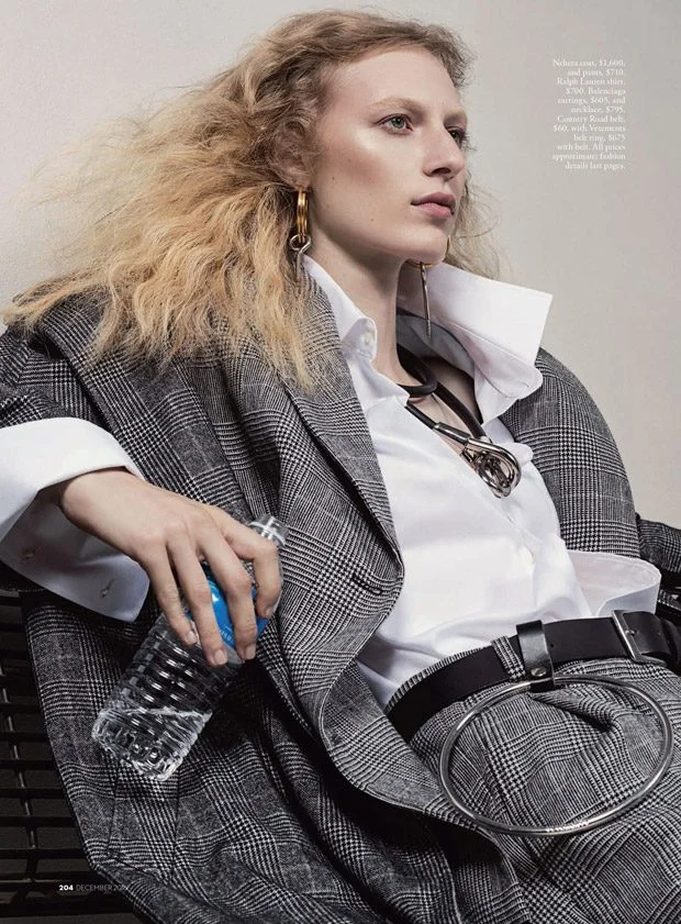 Julia-Nobis-Vogue-Australia-Sebastian-Kim- (3).jpg