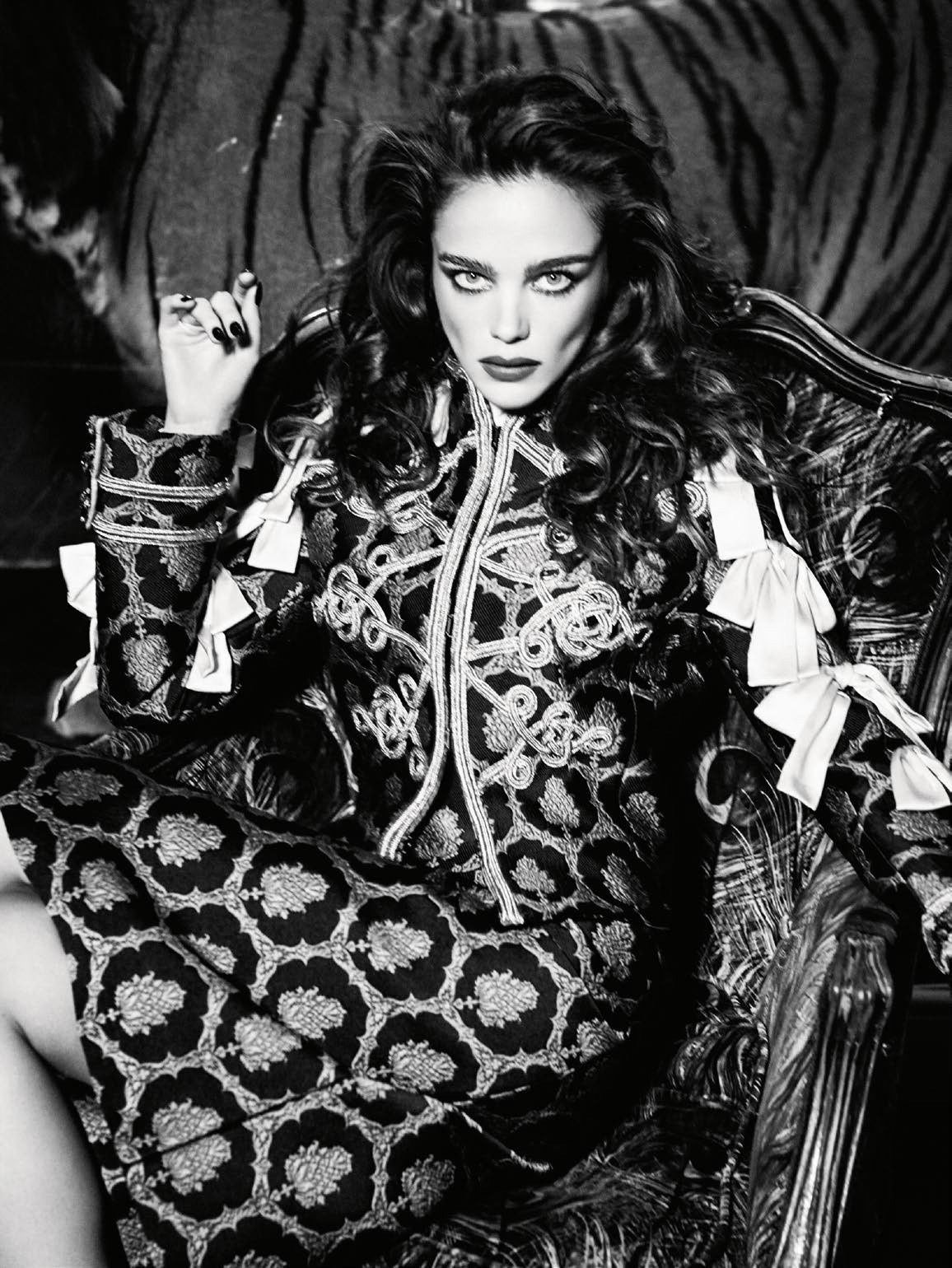 numero-russia-december-2016-jenna-goldsack-by-ellen-von-unwerth-02.jpg