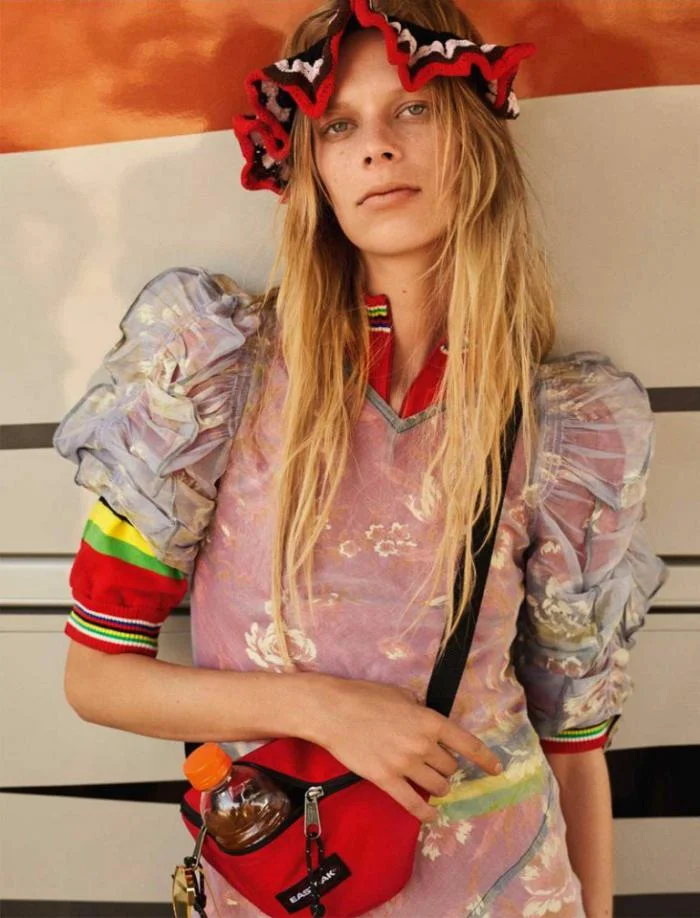 Vogue-UK-January-2017-Lexi-Boling-by-Mario-Testino- (9).jpg