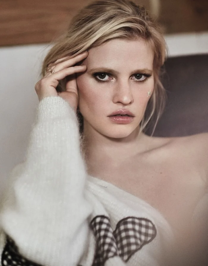 Lara-Stone-The-Edit-Boo-George- (3).jpg