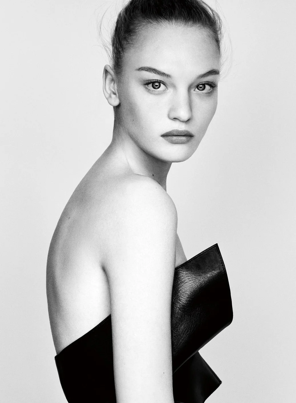 vogue-japan-february-2017-28-agnes-akerlund-by-luigi-and-iango.jpg
