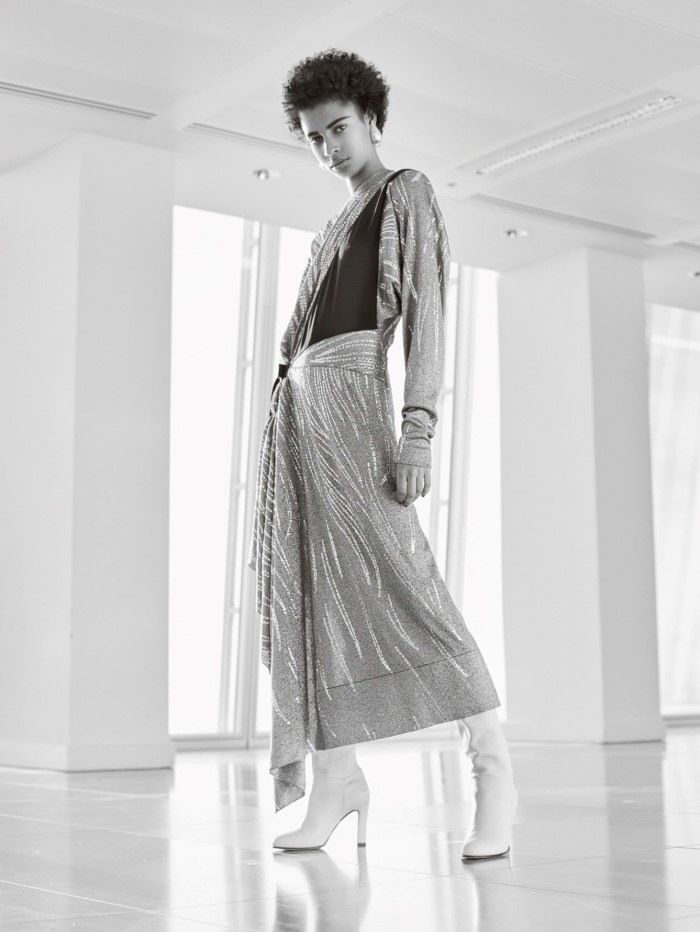 Amelia Rami Is Flashed By Brendan Freeman In Tailored Suitings For Elle ...