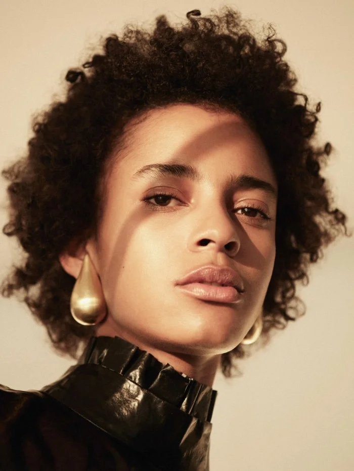 Amelia Rami Is Flashed By Brendan Freeman In Tailored Suitings For Elle ...