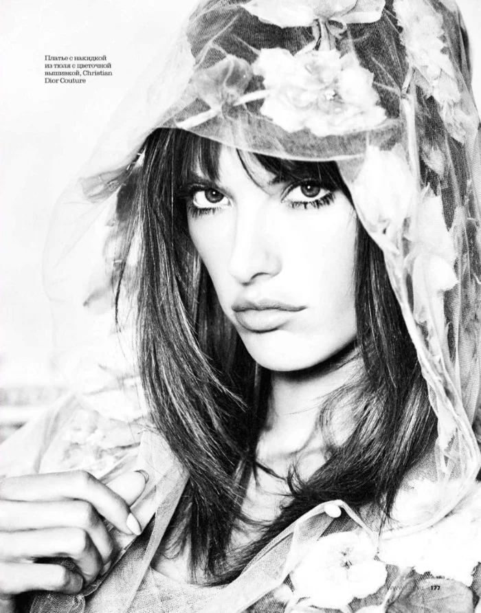 Alessandra-Ambrosio-ELLE-Russia-April-2017-Cover-Photoshoot04.jpg