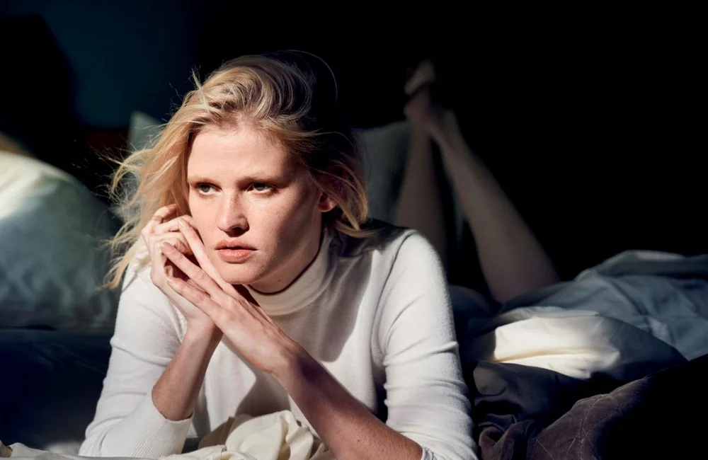 Vogue-Germany-May-2017-by-Peter-Lindbergh-29-Lara-Stone.jpg