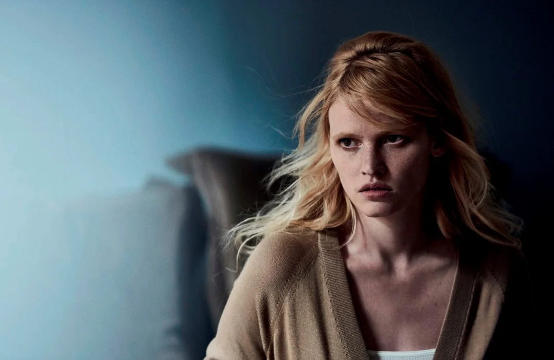Vogue-Germany-May-2017-by-Peter-Lindbergh-31-Lara-Stone.jpg