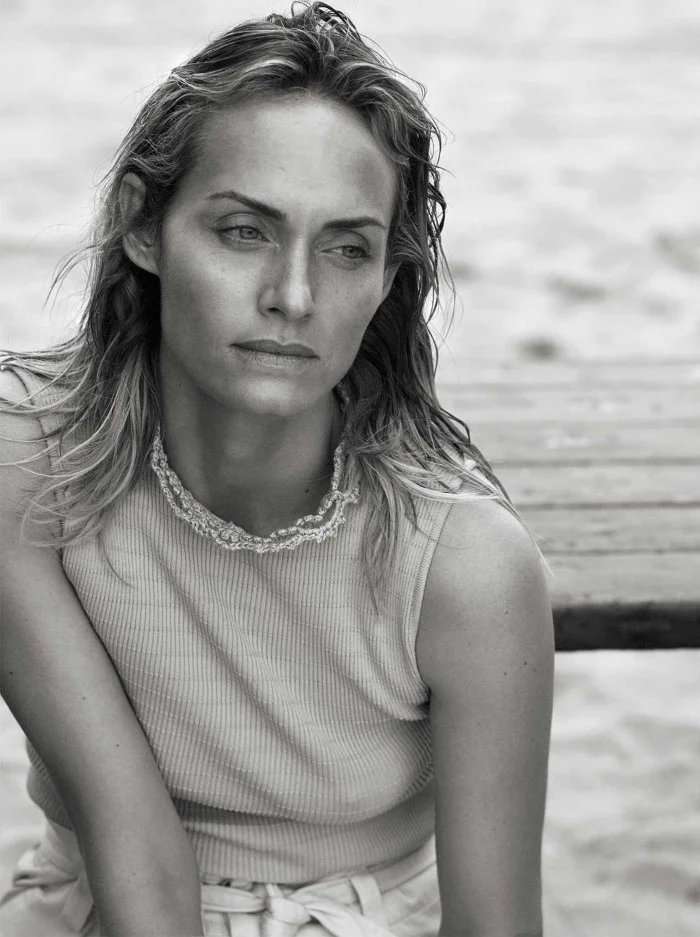 vogue-uk-may-2017-amber-valletta-by-lachlan-bailey-04.jpeg