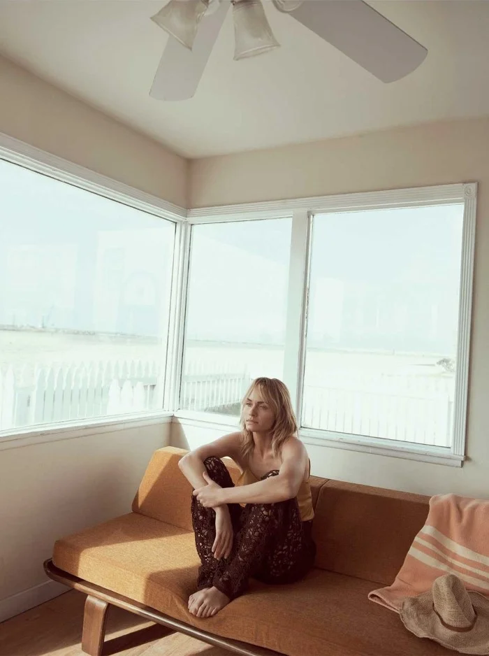 vogue-uk-may-2017-amber-valletta-by-lachlan-bailey-06.jpeg