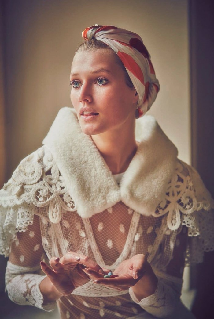 Harpers-Bazaar-Spain-May-2017-Toni-Garrn-by-Guy-Aroch-9.jpg