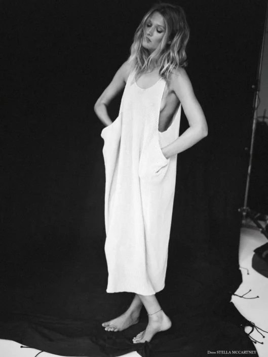 Toni-Garrn-Glass-Magazine-Spring-2017-Cover-Photoshoot04.jpg