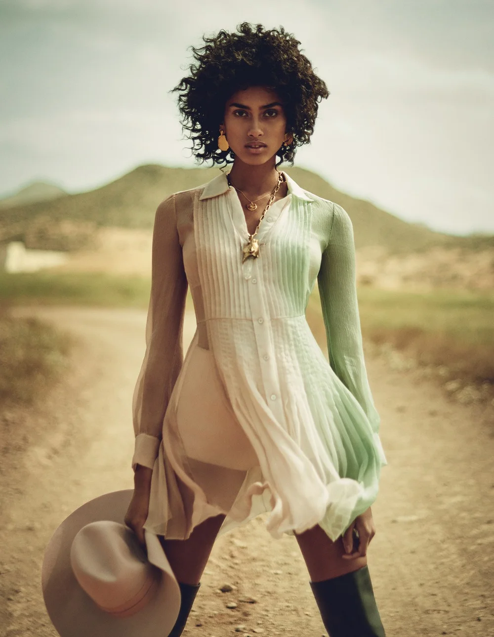 Vogue Spain July 2017 - 5.jpg
