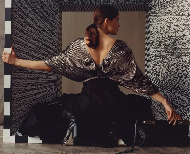 Laetitia-Casta-LOEWE-Publication-Fall-2017-Jamie-Hawkesworth- (2).jpg