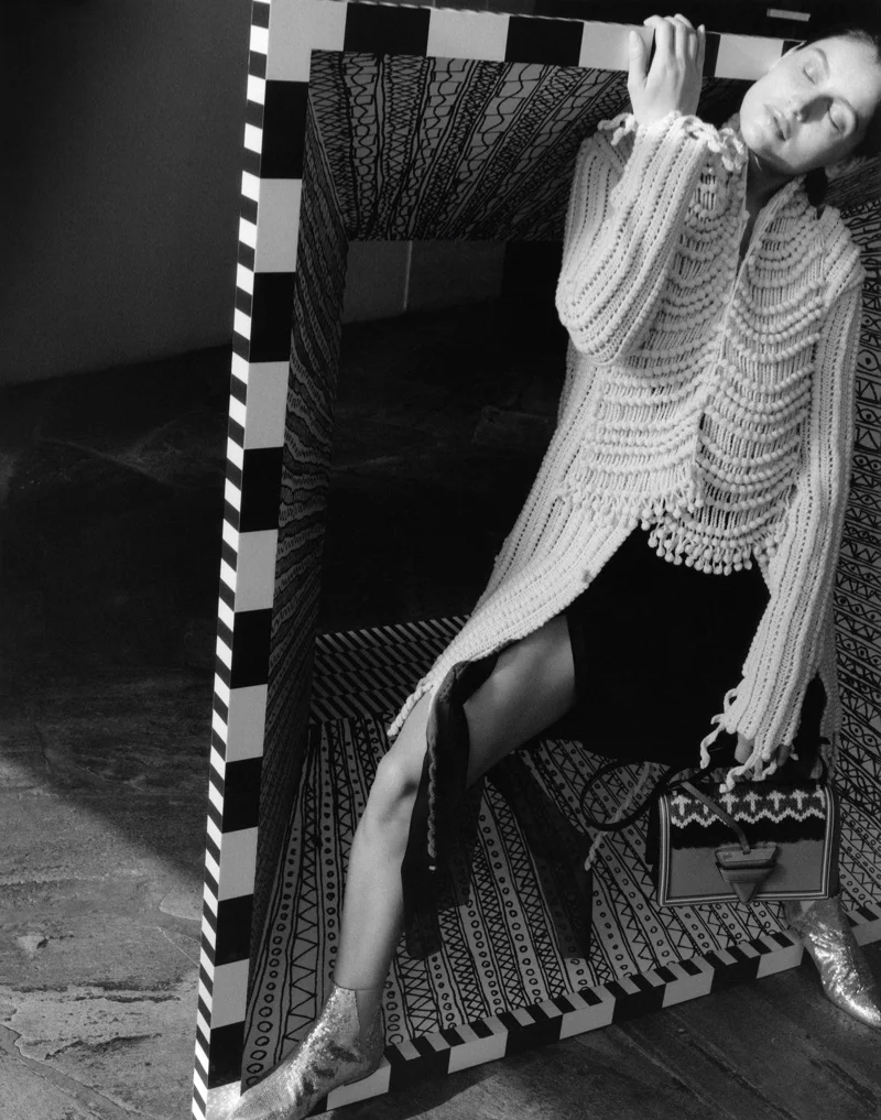 Laetitia-Casta-LOEWE-Publication-Fall-2017-Jamie-Hawkesworth- (7).jpg